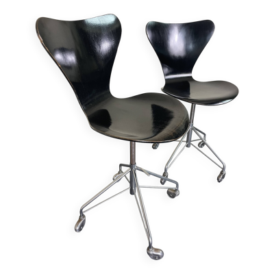 Paire de chaises de bureau Arne Jacobsen pour Fritz Hansen (circa 1955)