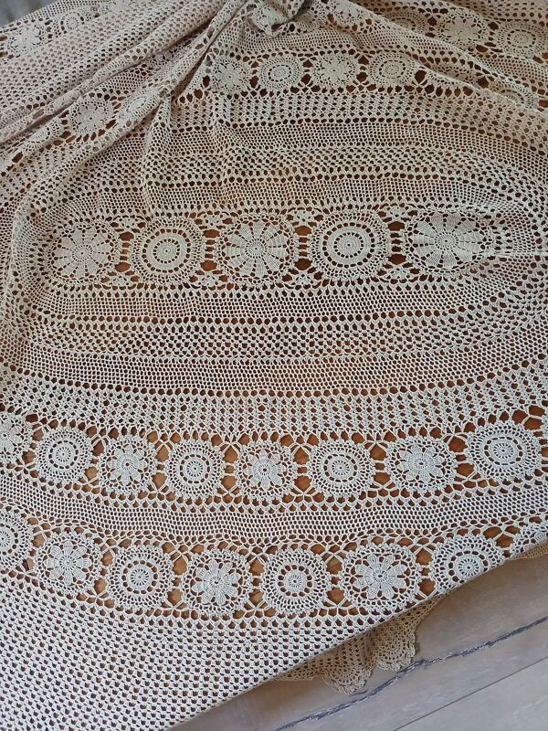 Nappe ancienne en crochet fait main