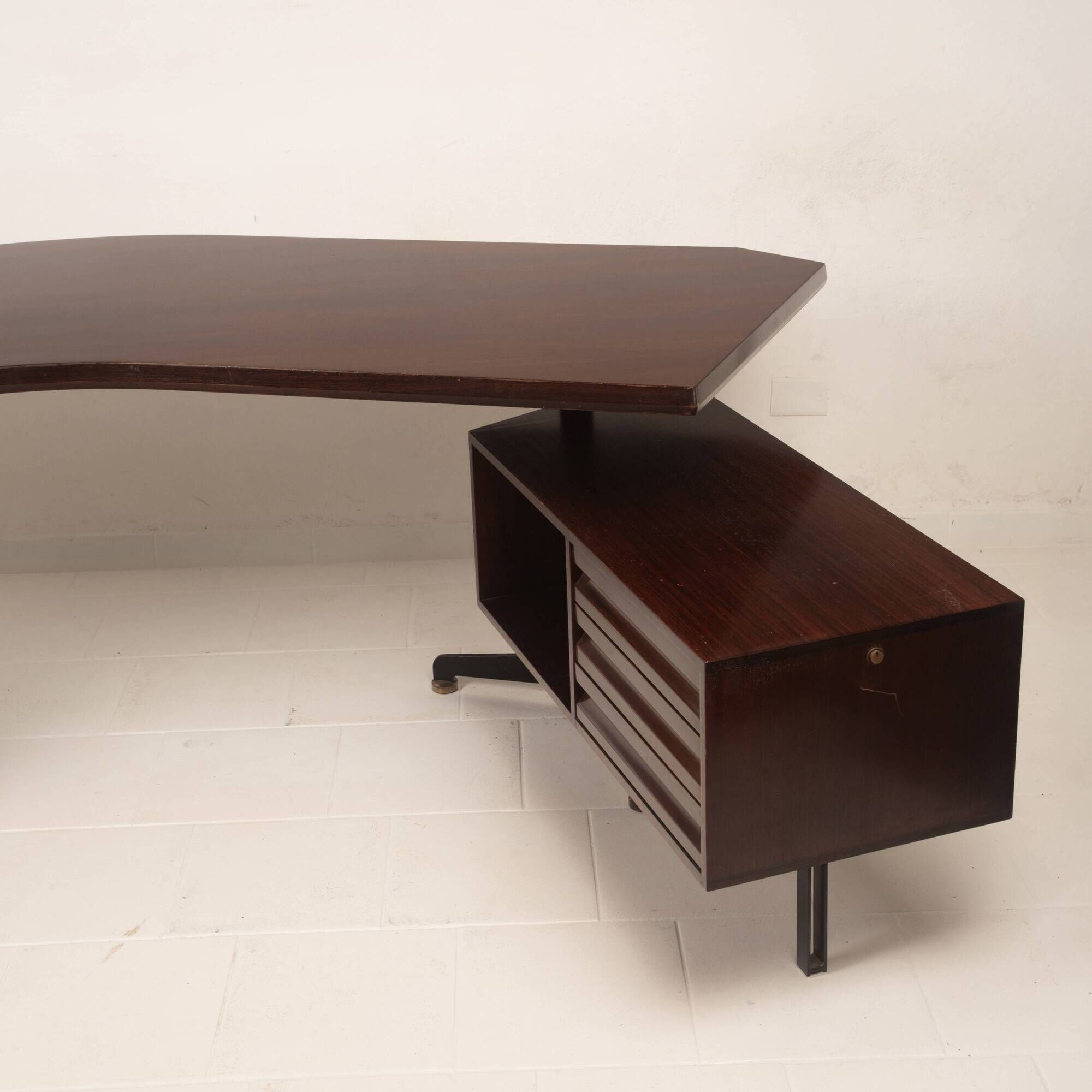 T96 Rosewood Boomerang Desk by Osvaldo Borsani for Tecno, First Edition, 1950
