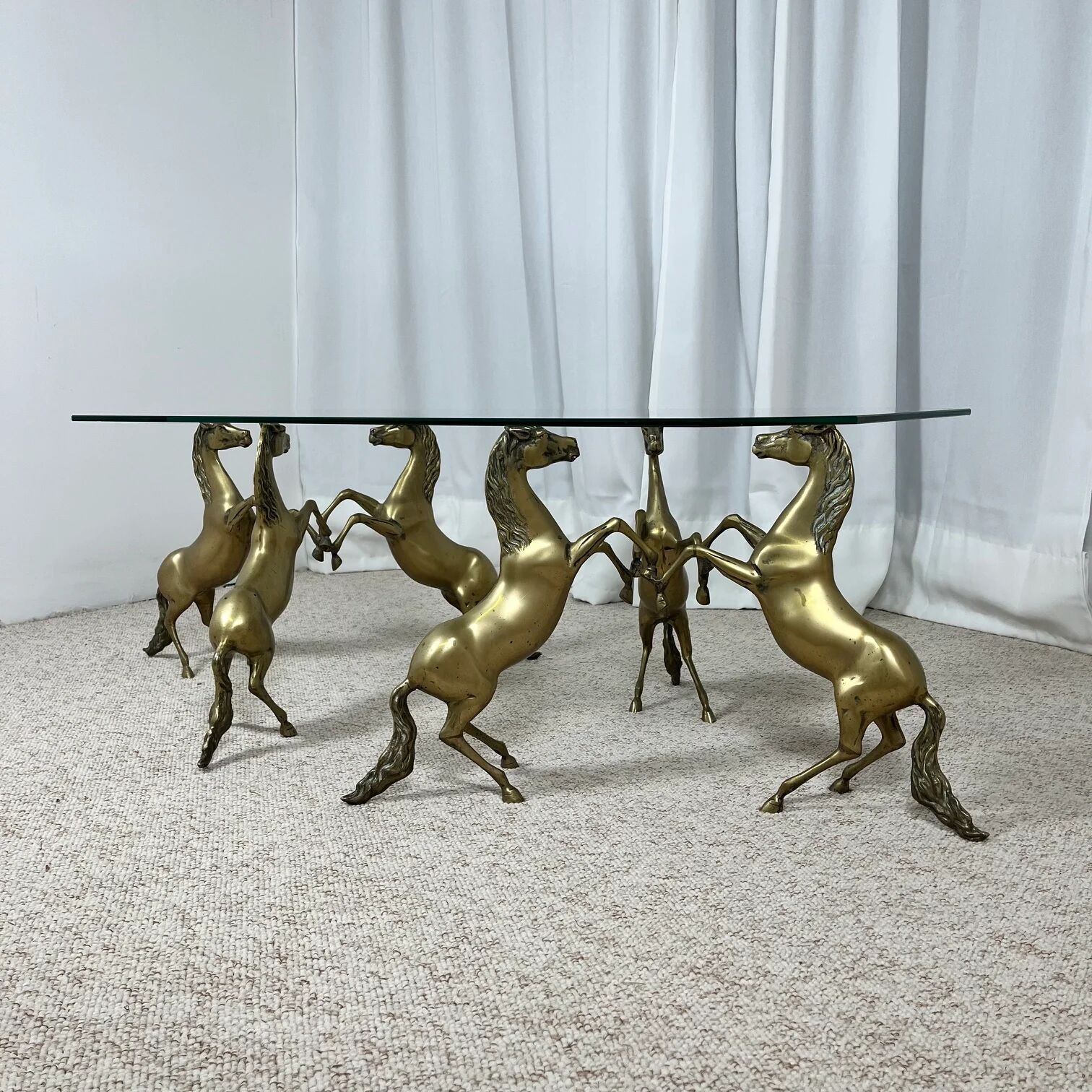 Hollywood Regency style coffee table, 6 patinated brass horses and glass top, 1970.