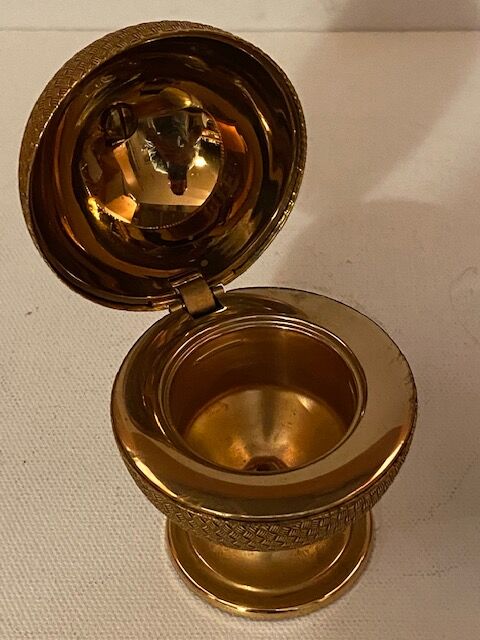 Table lighter, ball-shaped gold color