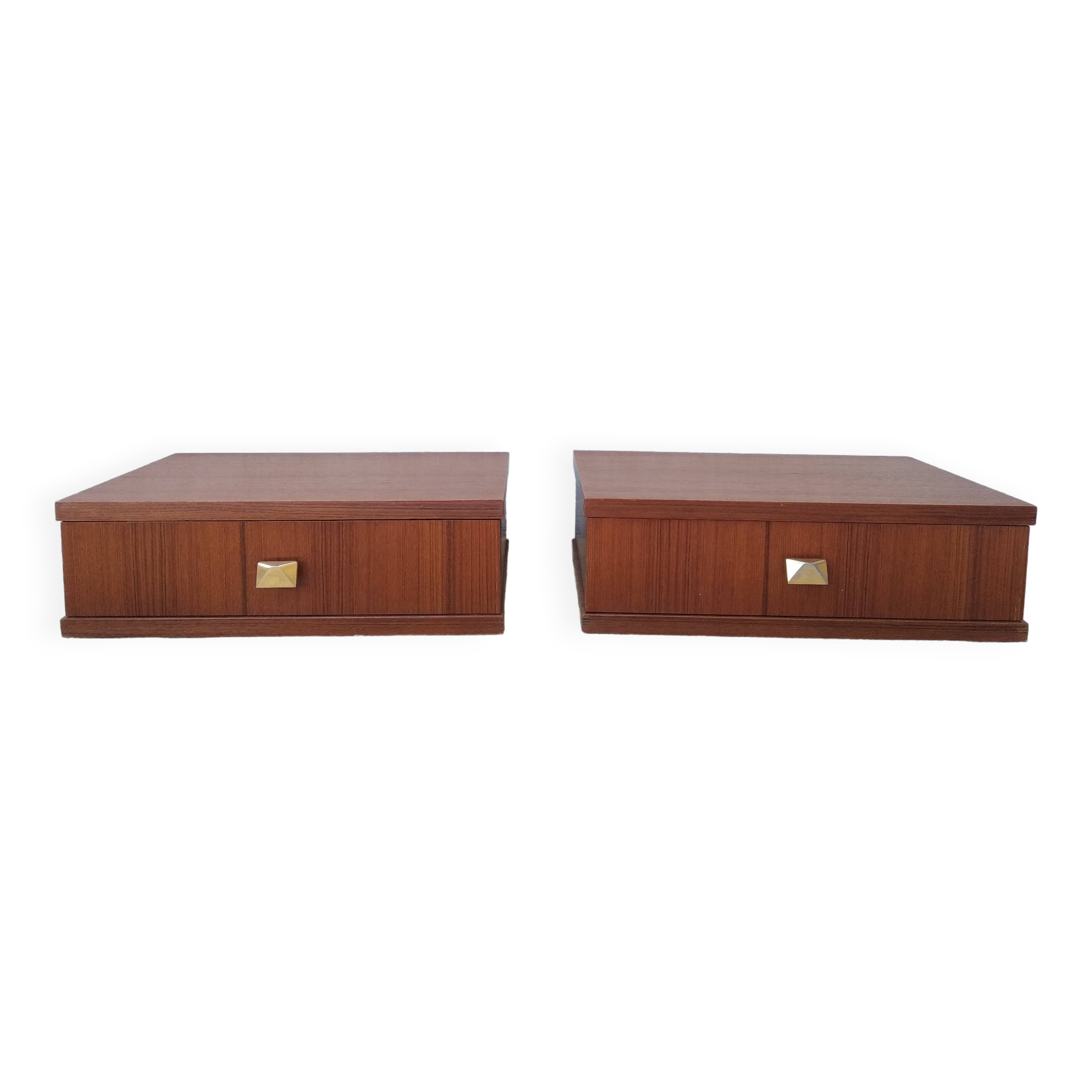 Paire de tables de chevet suspendues en teck