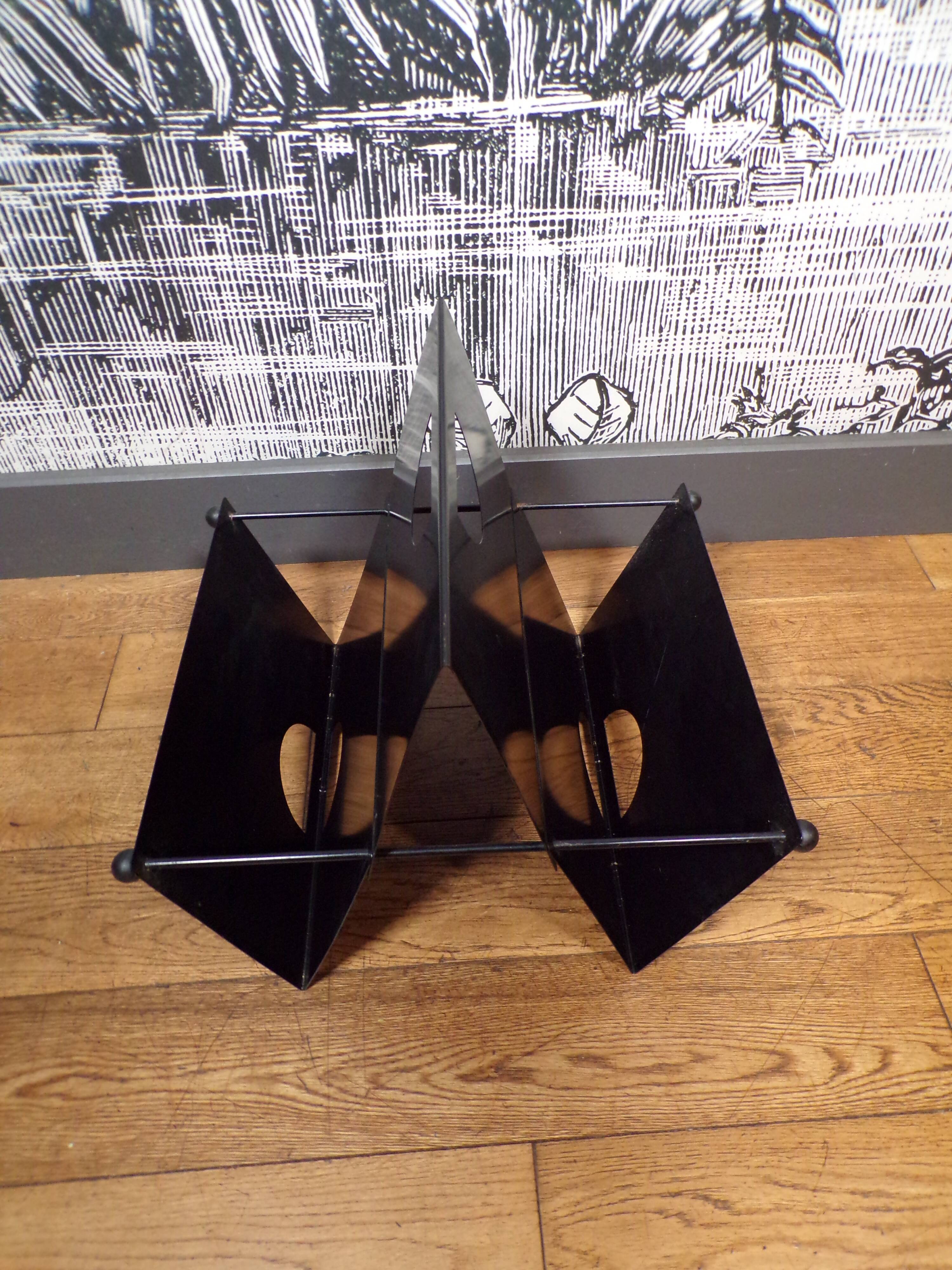 Italian 1980 metal magazine rack