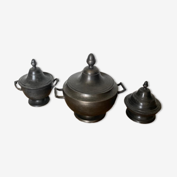 Old tin pots