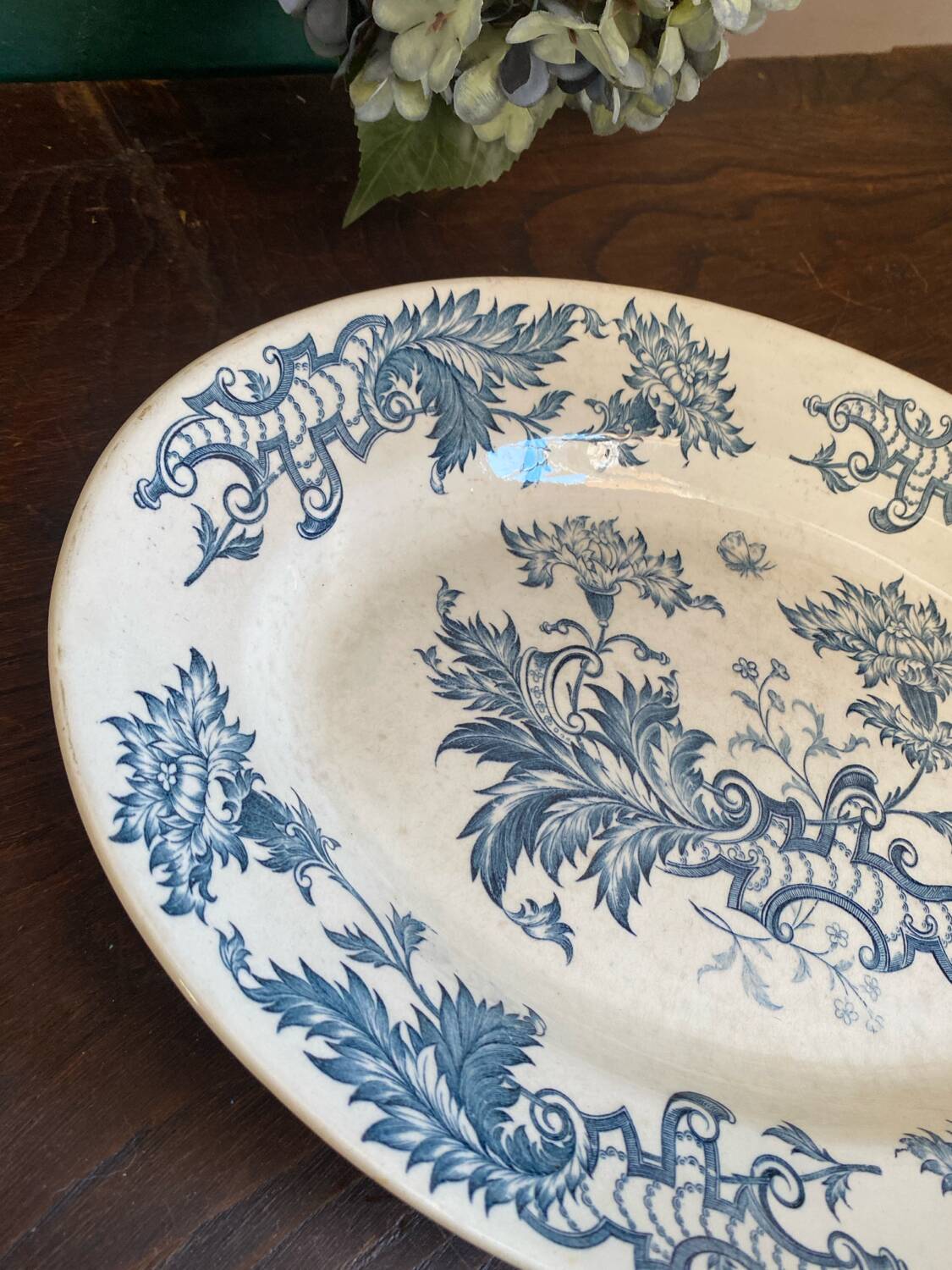 Plat de service ovale en terre de fer, Longwy, XIXe