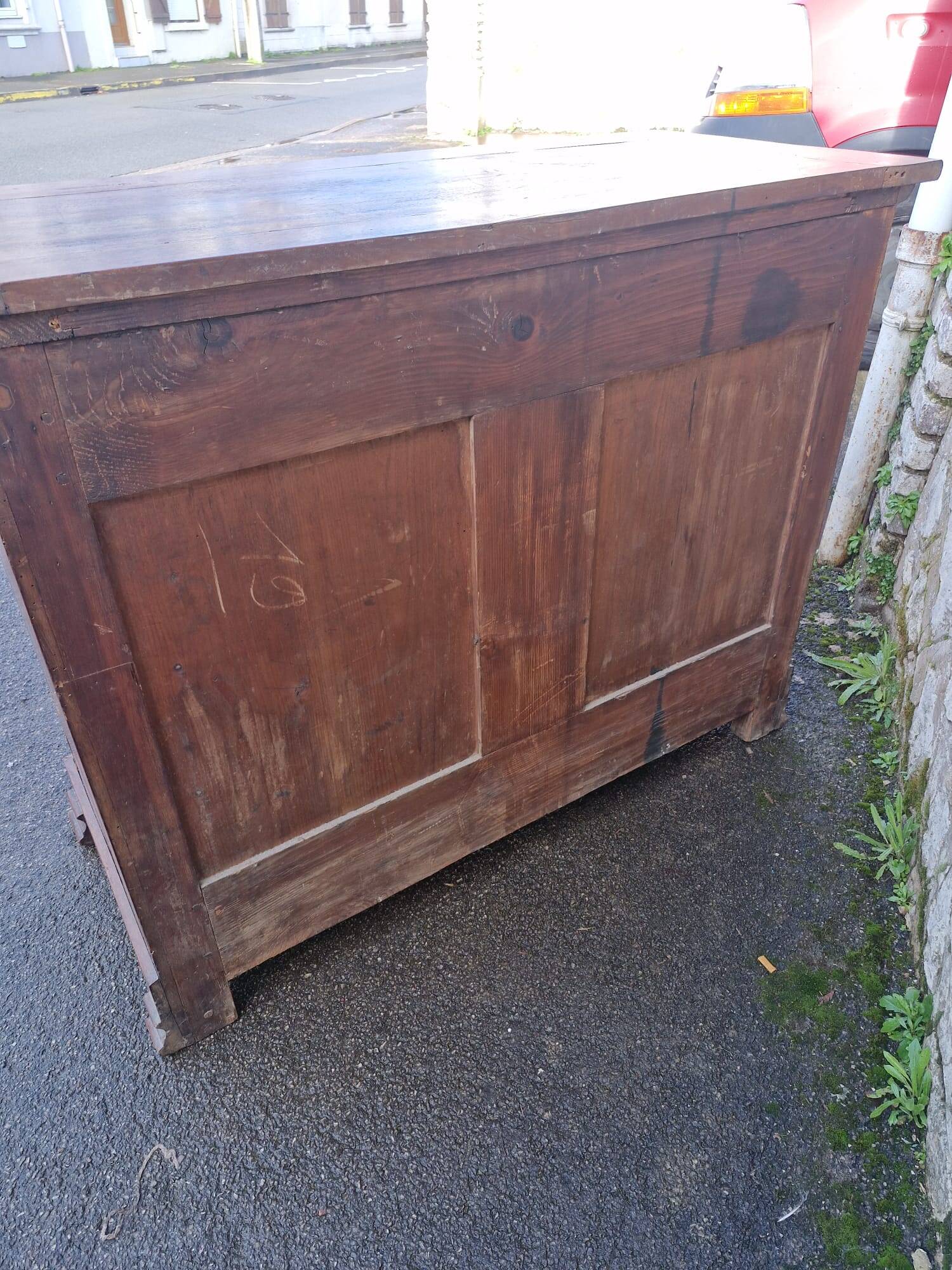 Chest of drawers