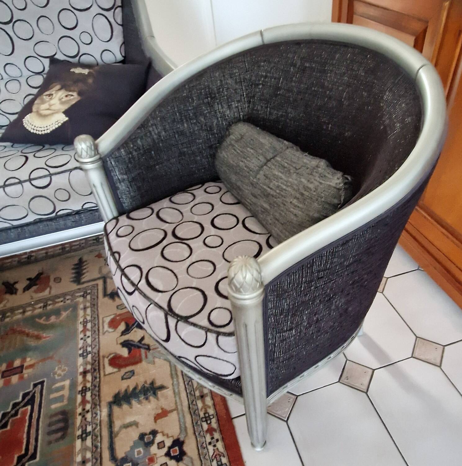 Barrel chair