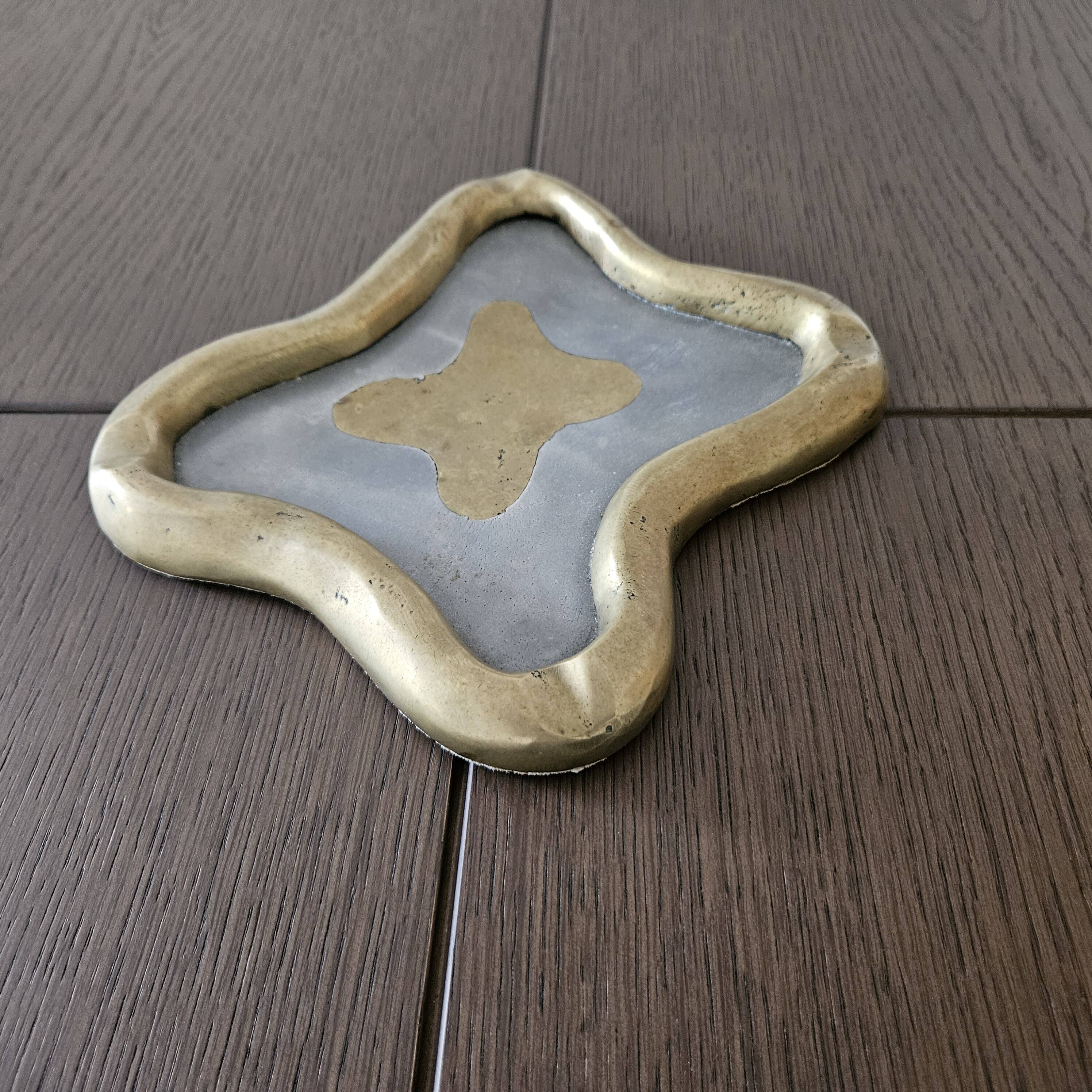 Ash tray - brutalist