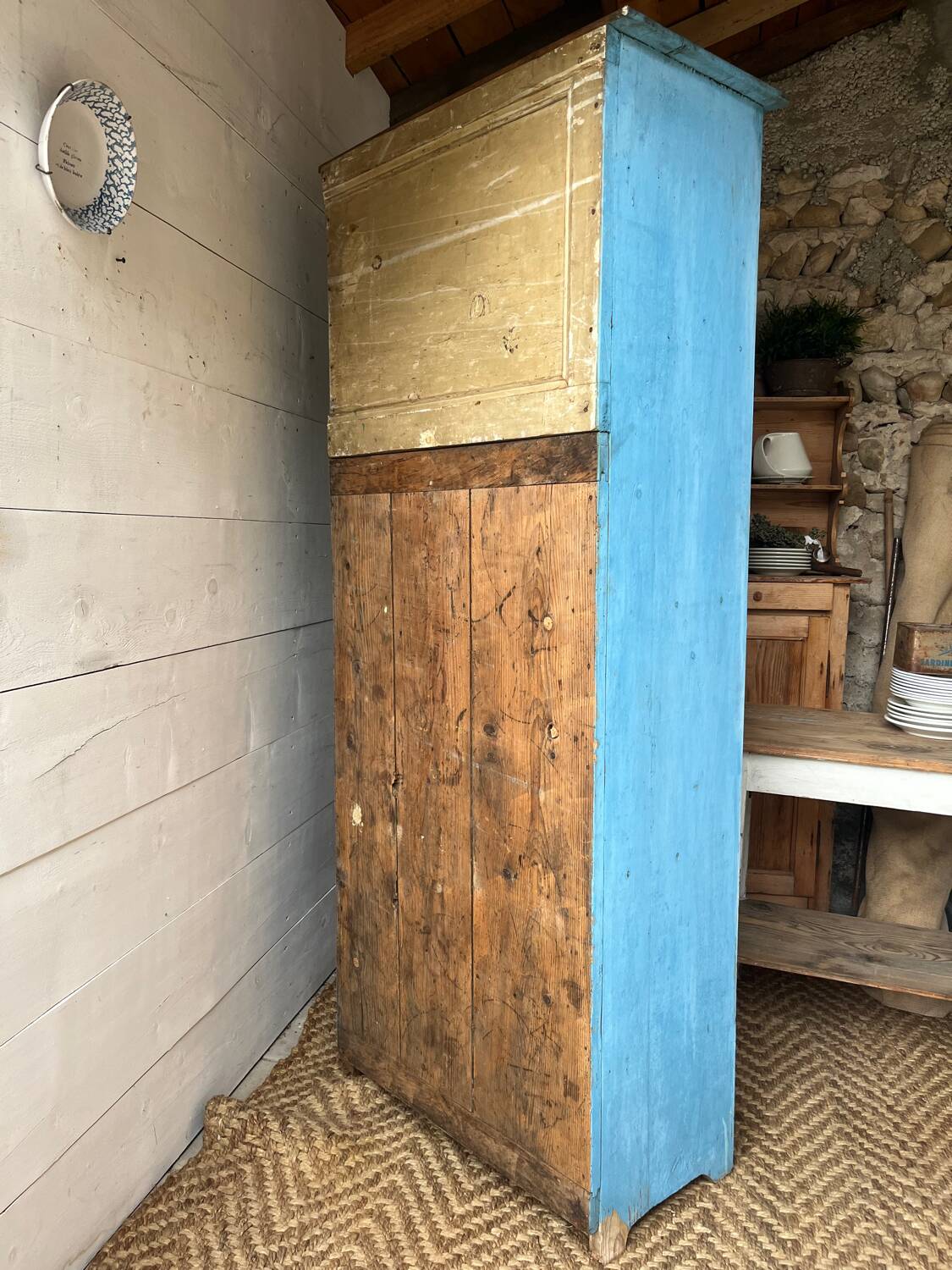 Large Bonnetière Pantry
