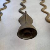 Série de 4 grands bougeoirs serpents sculpturaux en laiton patiné – an