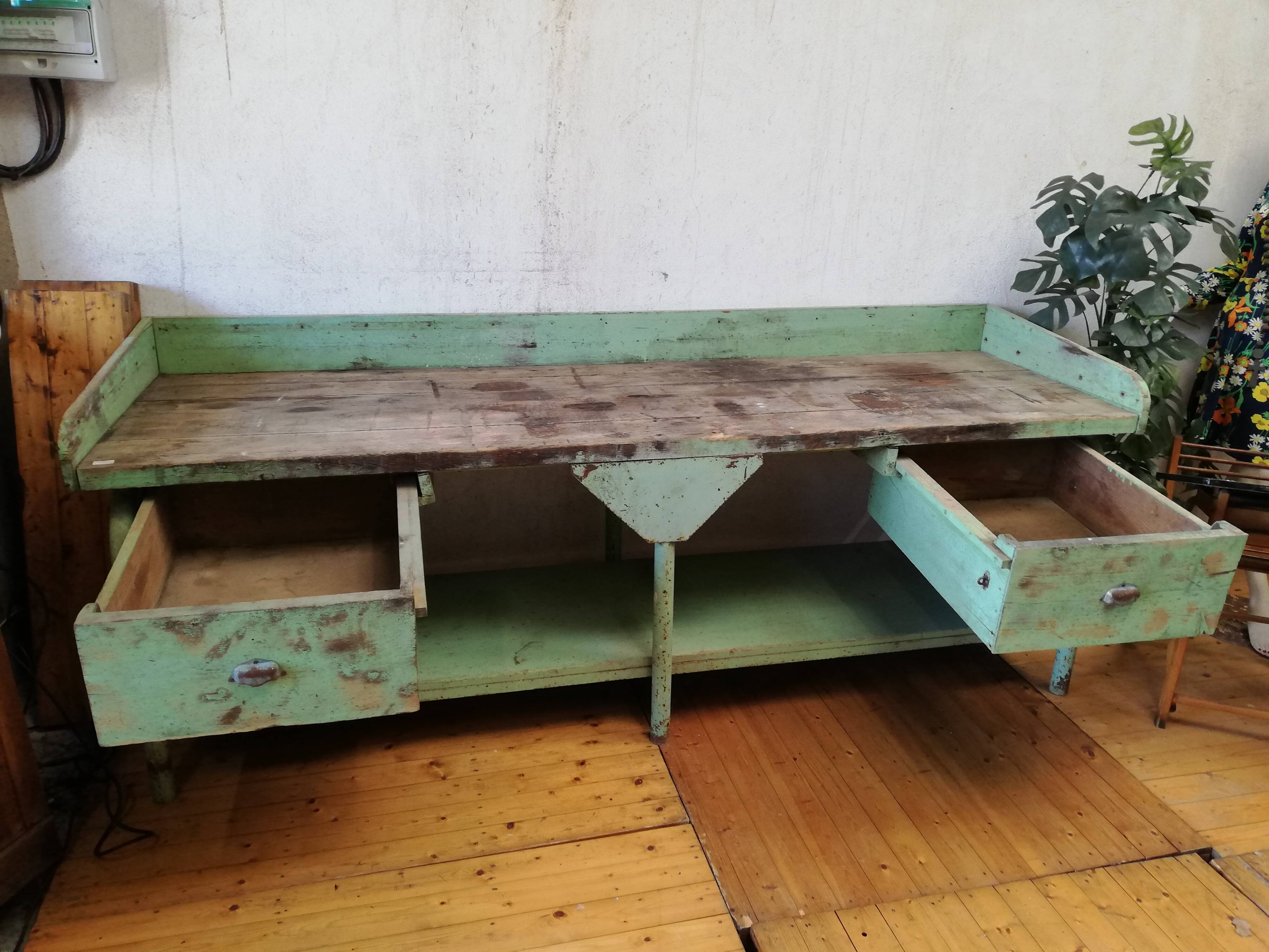 Industrial workbench