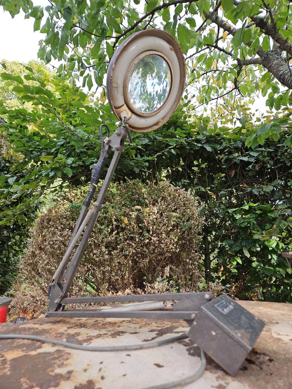 J.TOULEMONDE industrial design workshop magnifying lamp