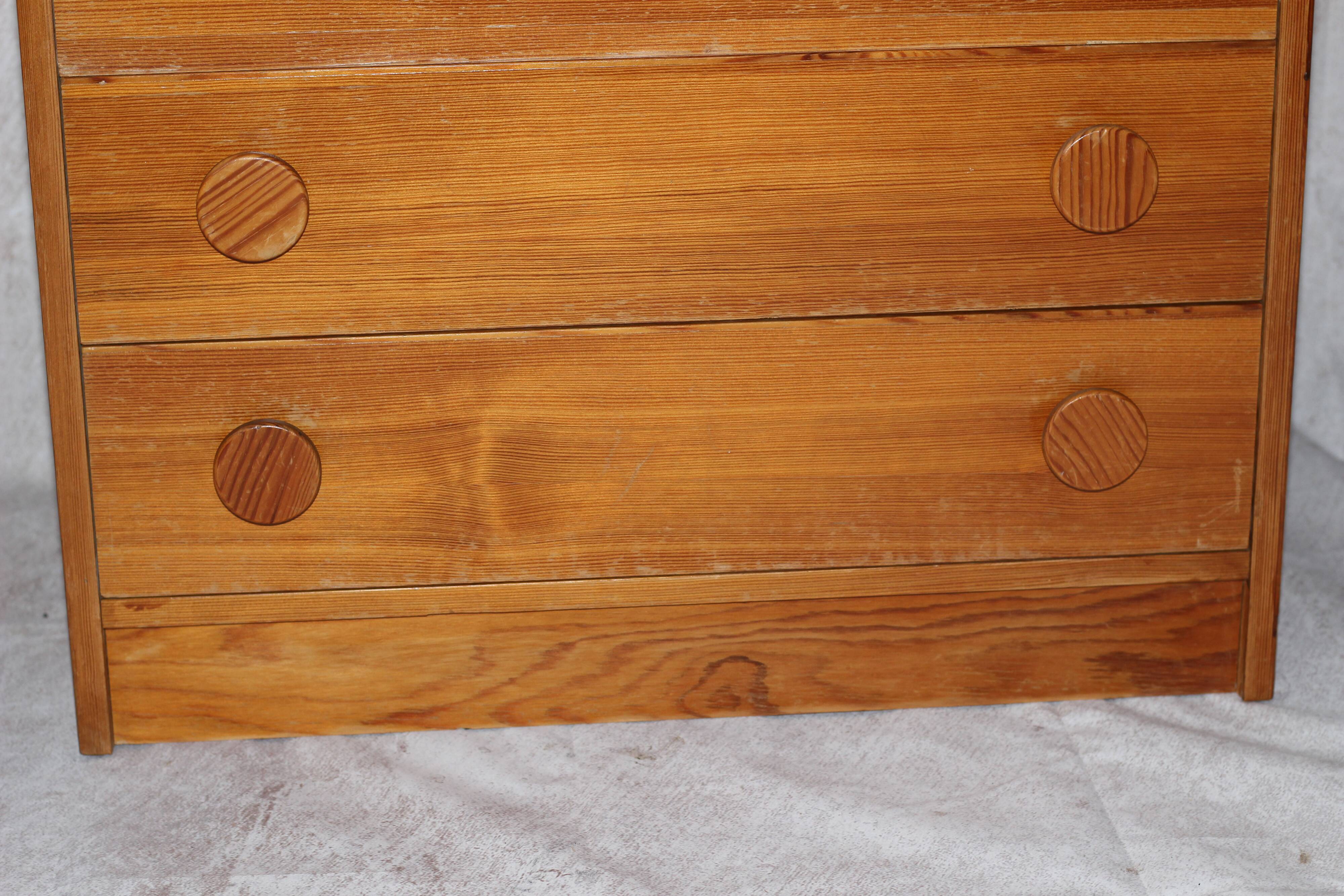 Petite commode en pin scandinave vintage