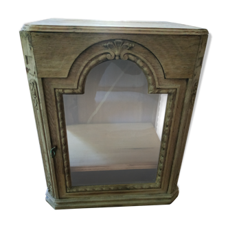 Regency-style showcase