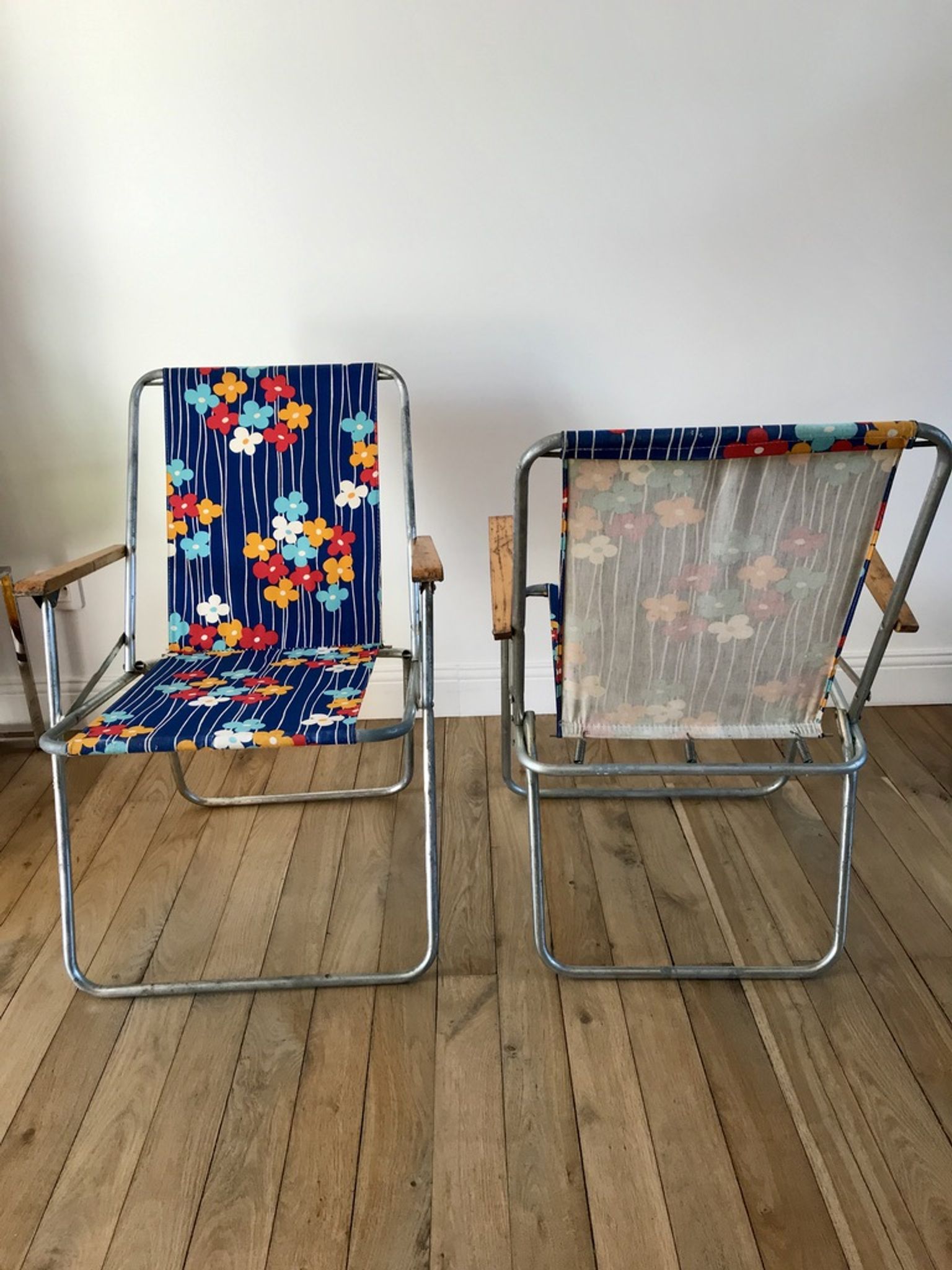 Pair of vintage camping chairs floral and wood fabrics 70s