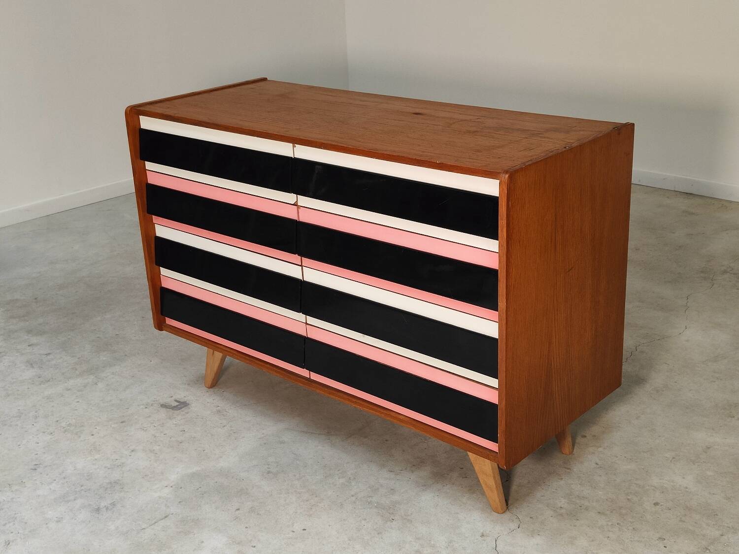 U-453 pink chest of drawers, old edition by Jiri Jiroutek for Interier Praha 1960
