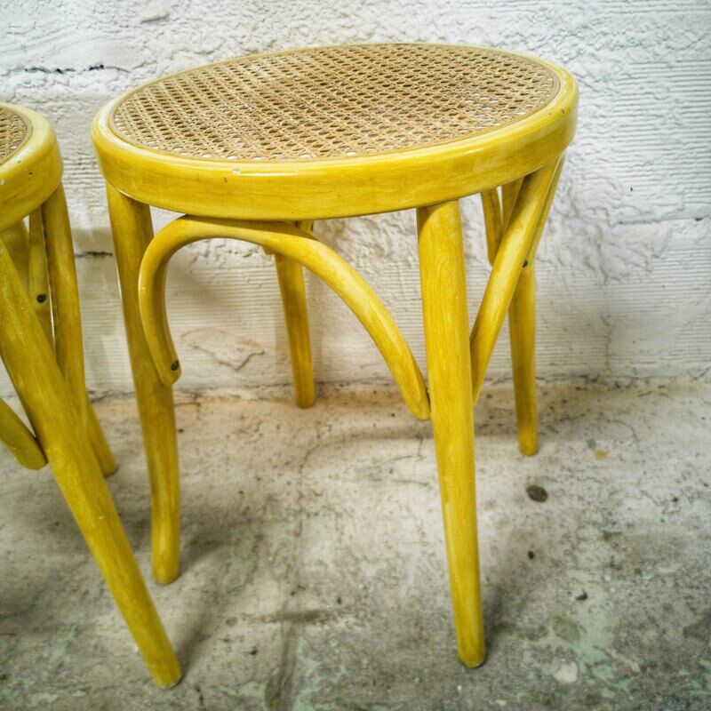 Duo de tabourets en bois et cannage