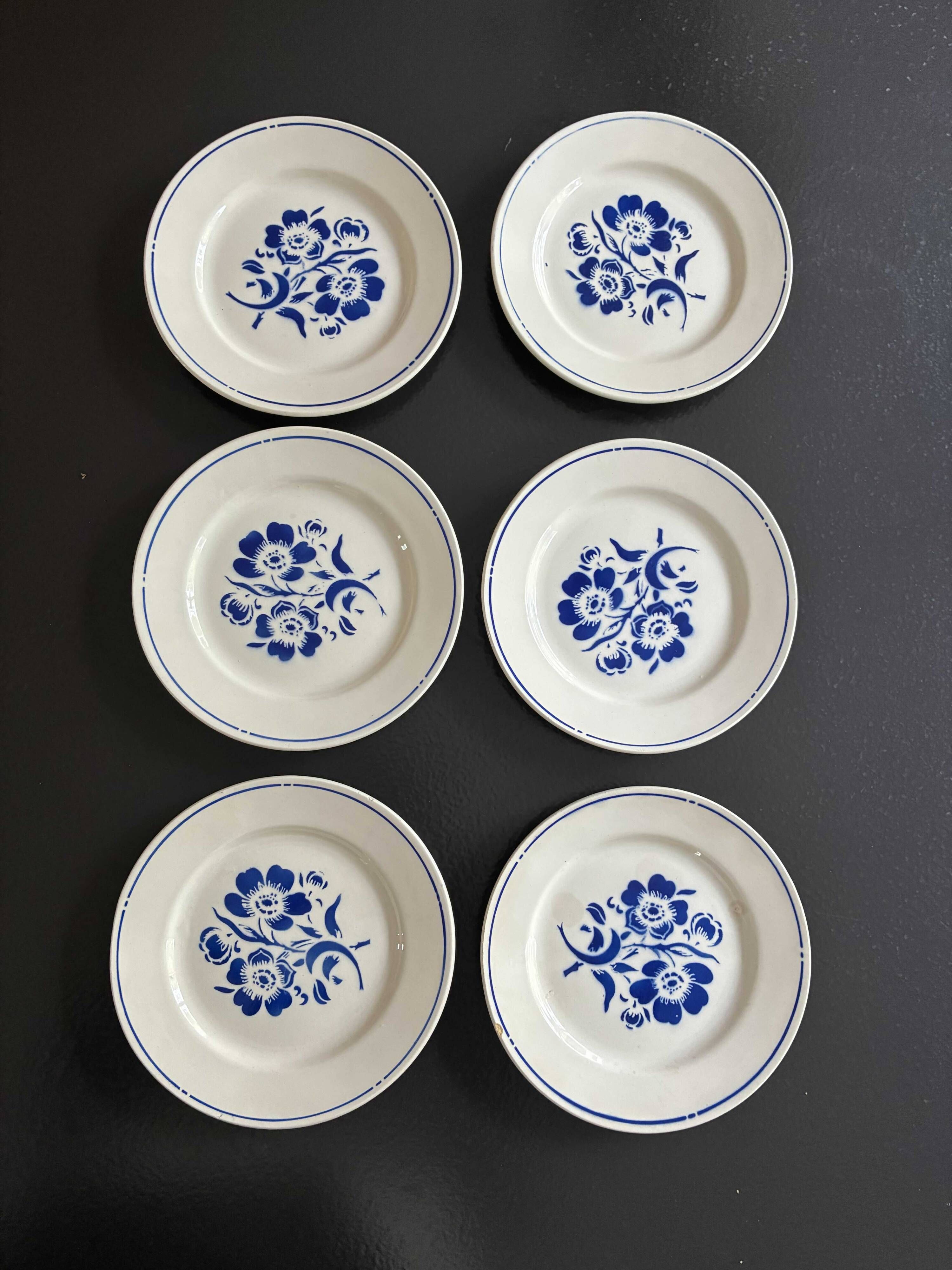 Set of 6 vintage dessert plates with blue patterns.