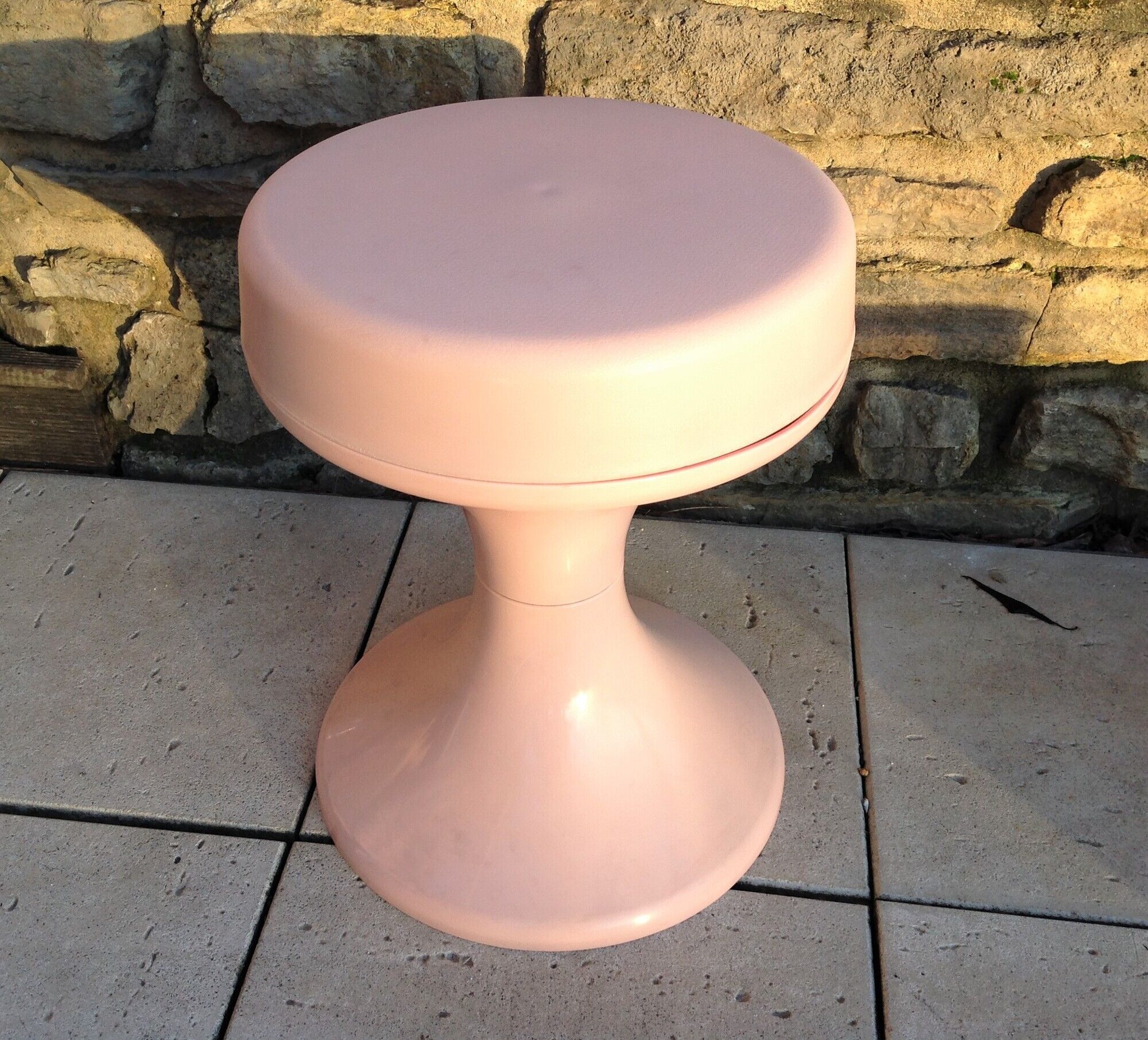 Powder pink / vintage 60s-70s tam tam stool