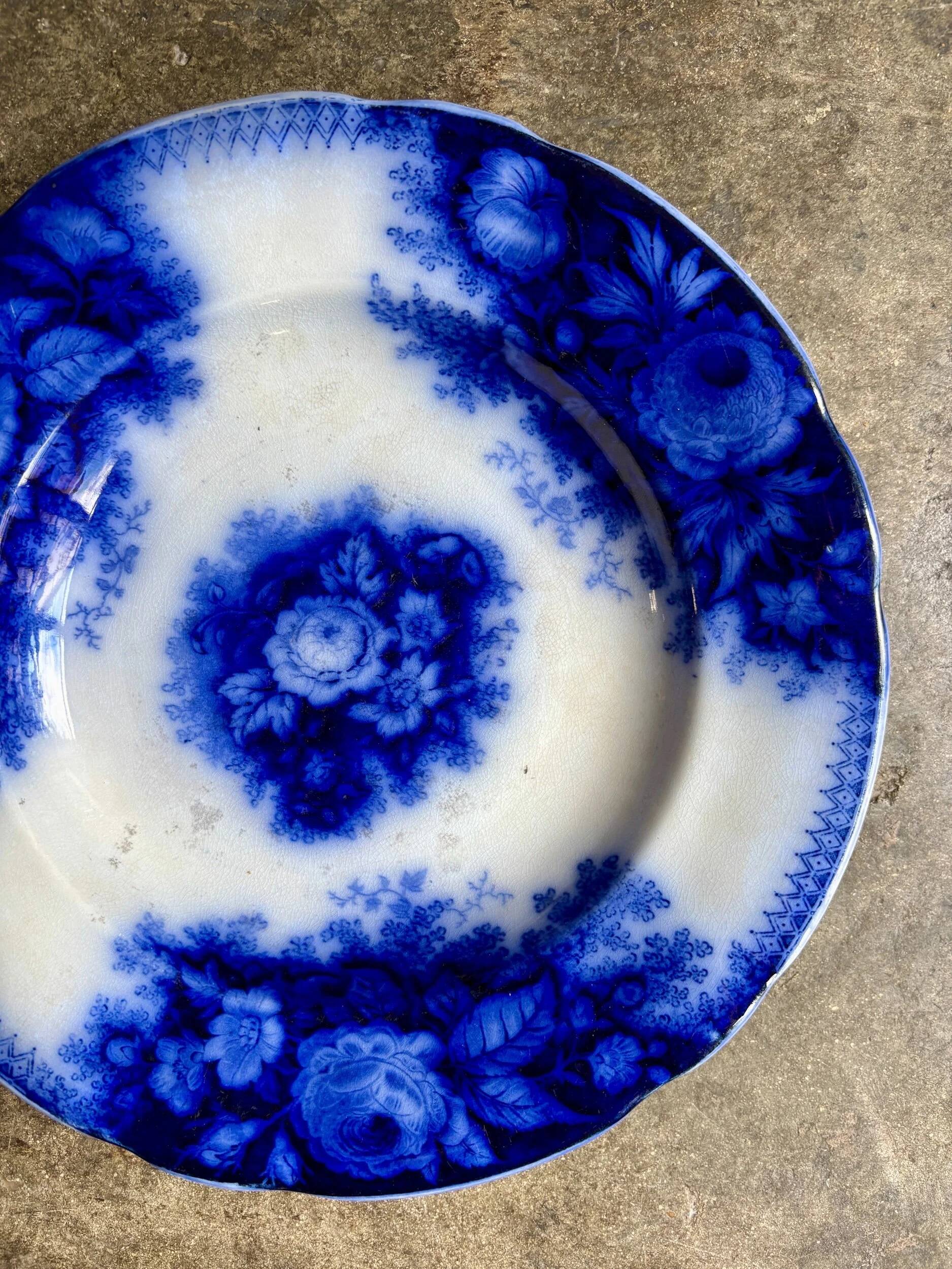 Sarreguemines round hollow dish in blue ironstone