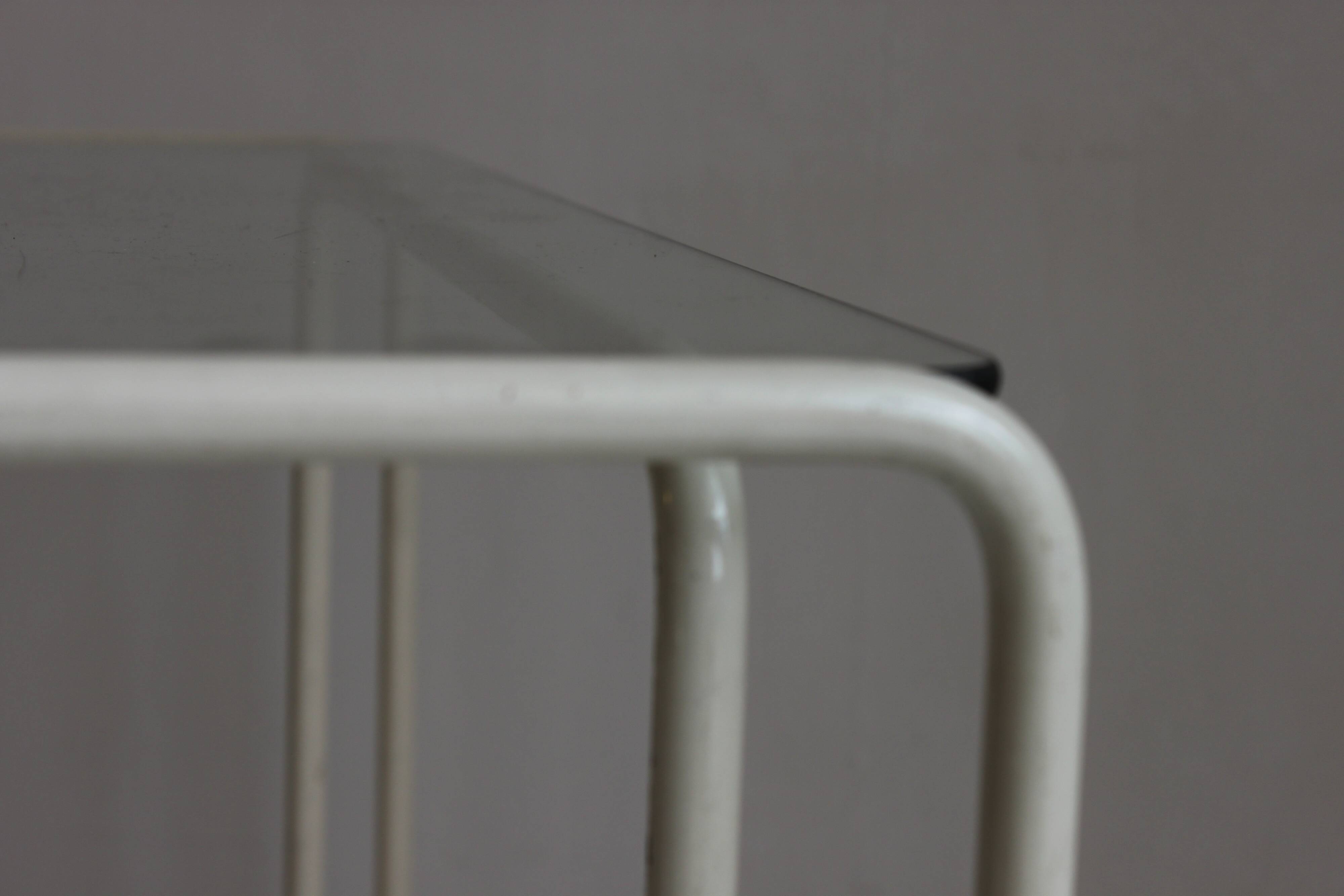 Table basse vintage à structure en métal courbé, 1960