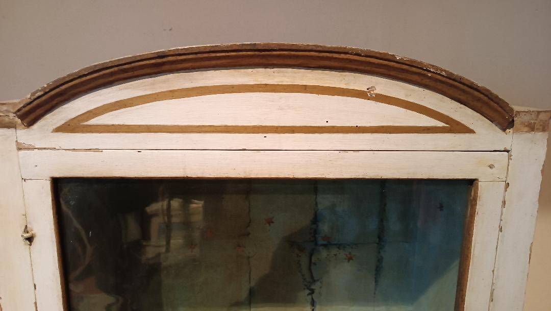 Vitrine en bois laqué et doré du 18ème siècle