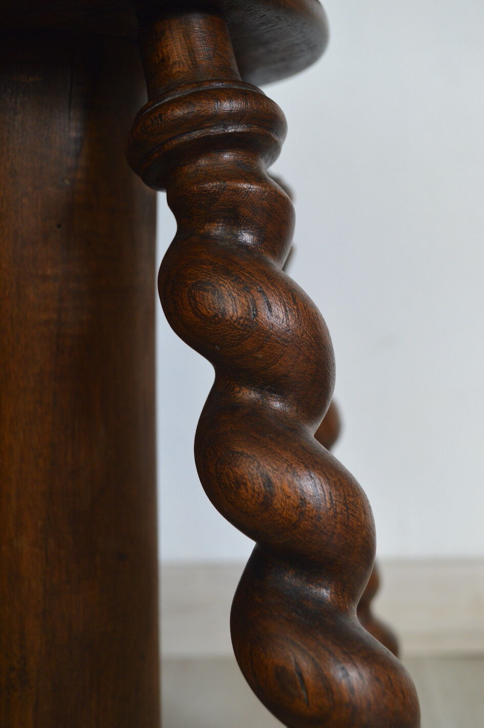 Antique piano stool with adjustable screws and turned wooden legs