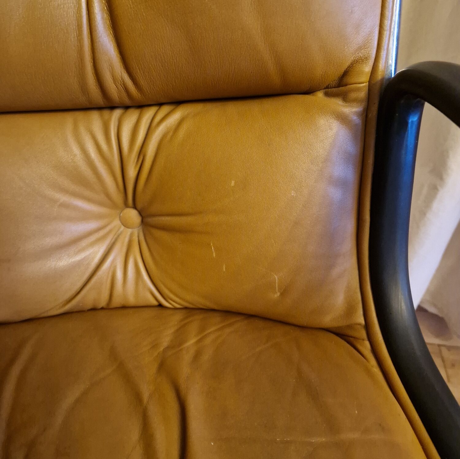 Charles Pollock leather office chair for Knoll