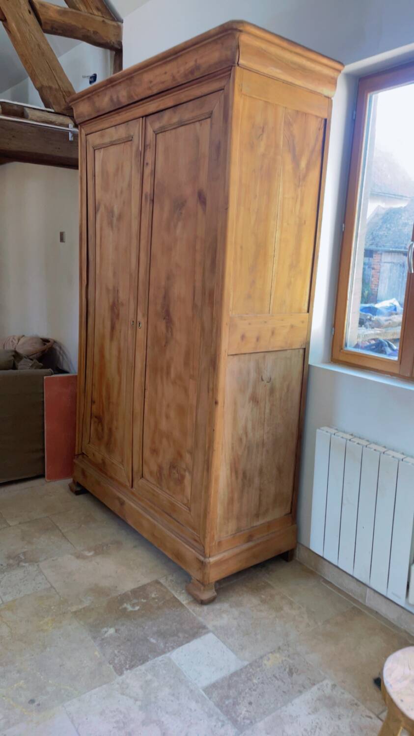 Louis Philippe wardrobe