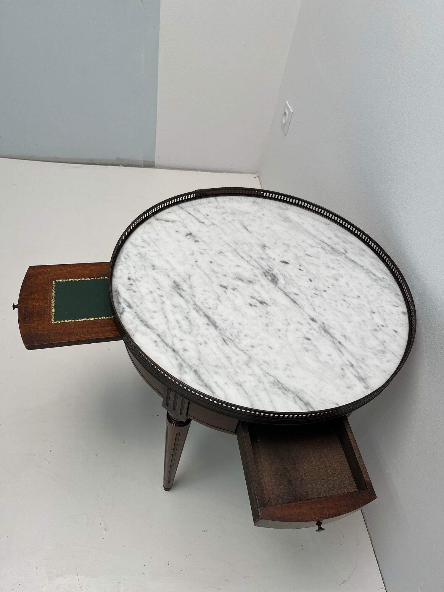 Table hot water bottle Louis XVI mahogany marble white gilded brass XIXth century