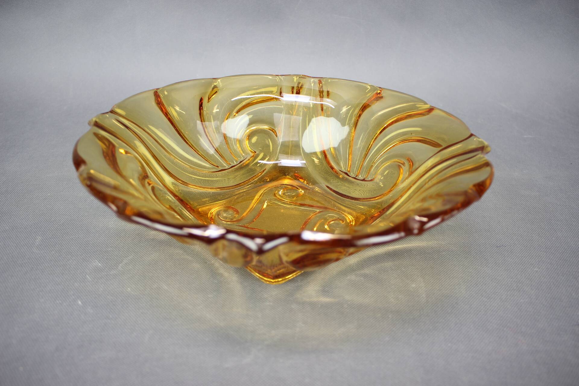 Decorative bullicante glass bowl from Murano, amber by Galliano Ferro from the mid-century, 1960s.