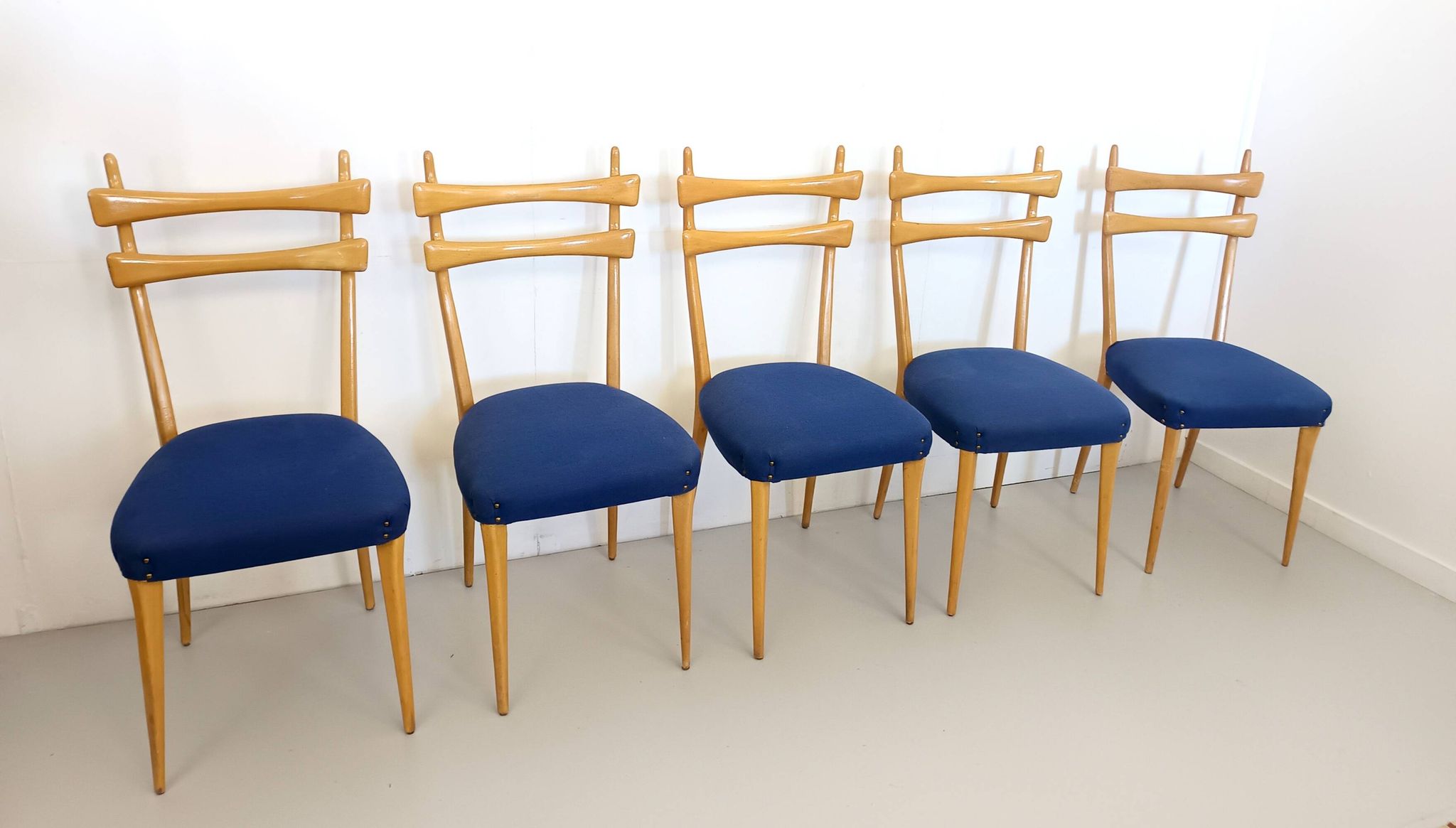 Vintage Maple Dining Chairs with Ultramarine Blue Fabric, 1950s, Set of 5