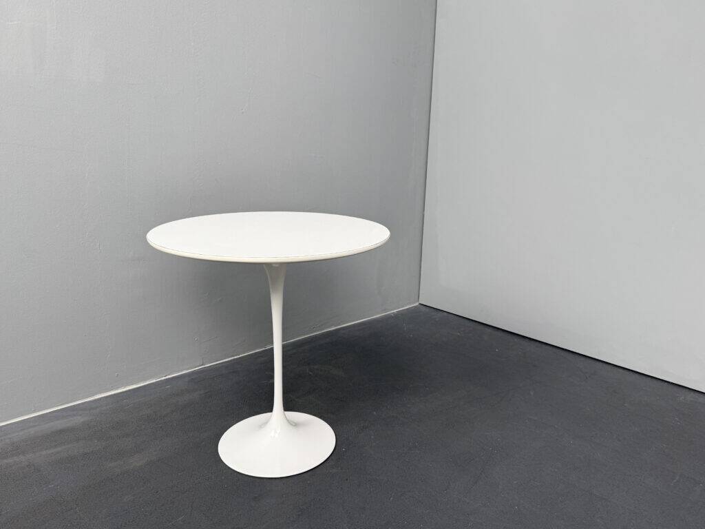 Table d'appoint Tulip par Eero Saarinen pour Knoll International, États-Unis, années 1960.