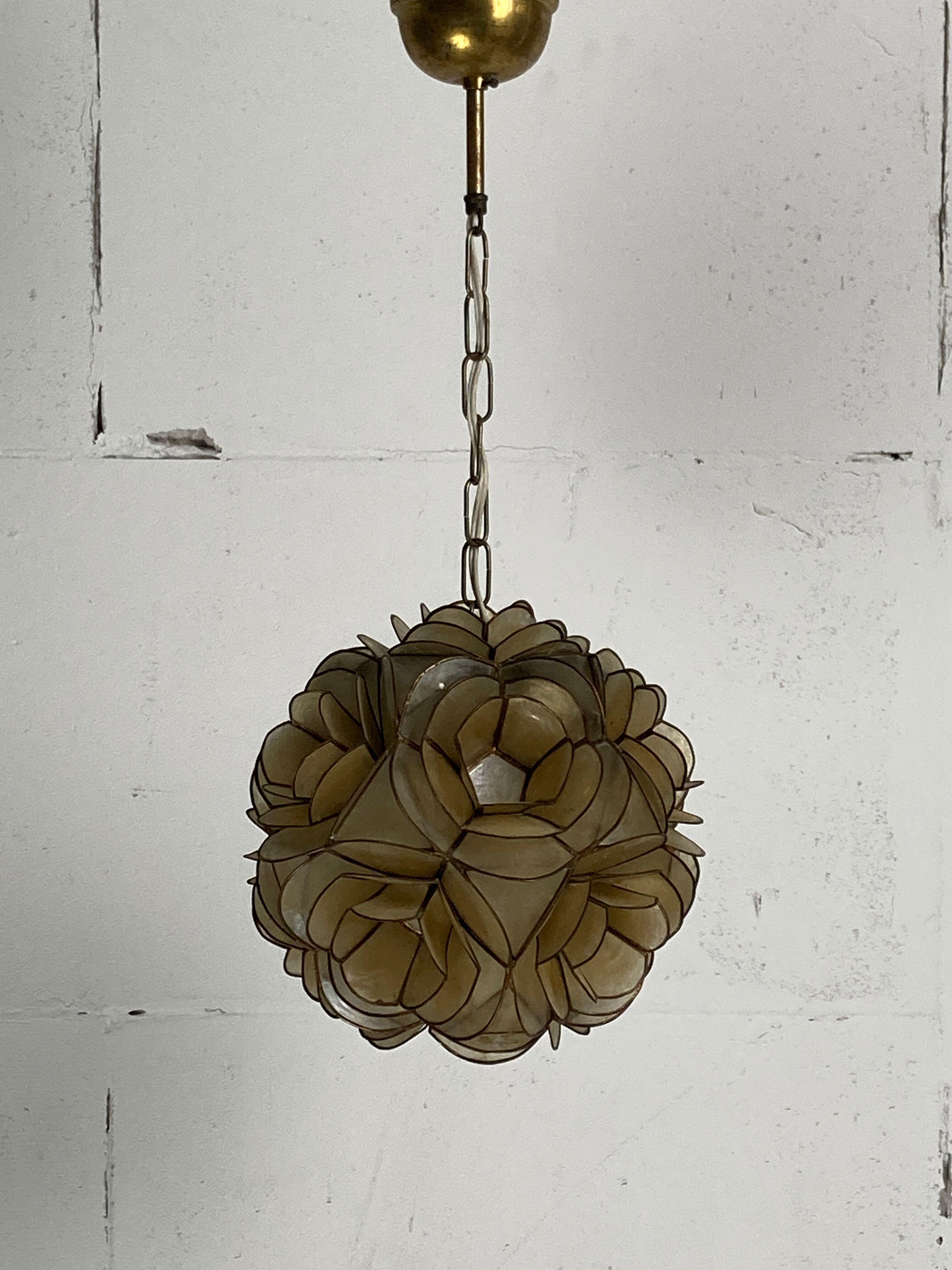 Suspension fleur Capiz « nacre », Allemagne 1960 par Rausch