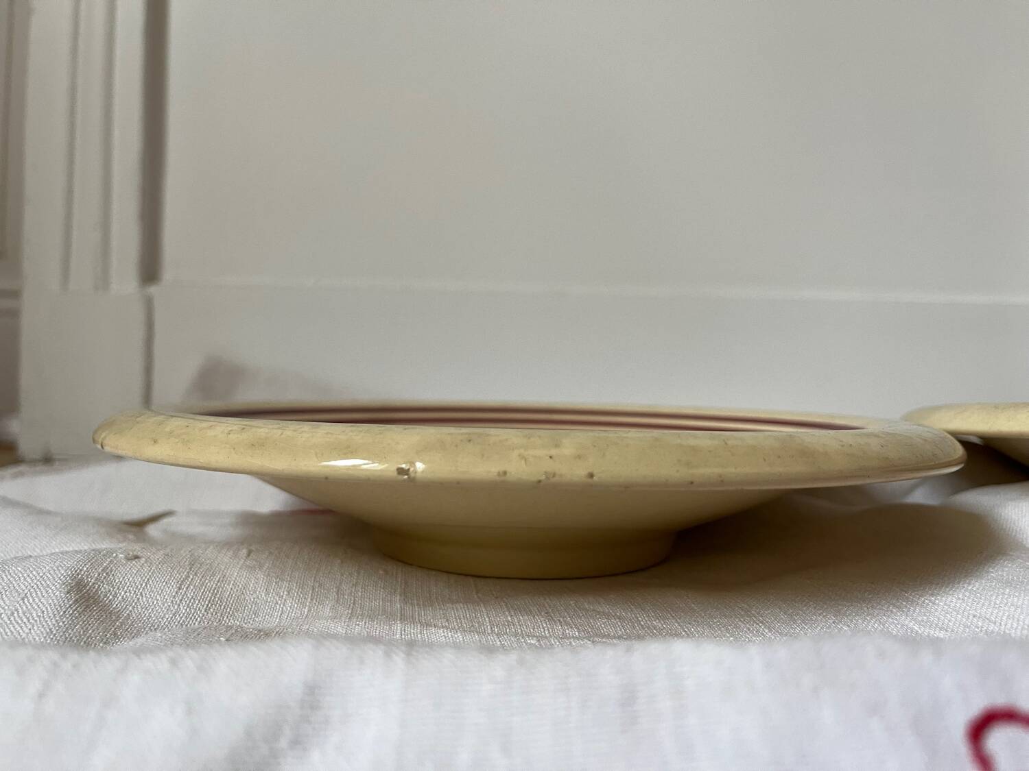 Shallow dish in earthenware from Giens