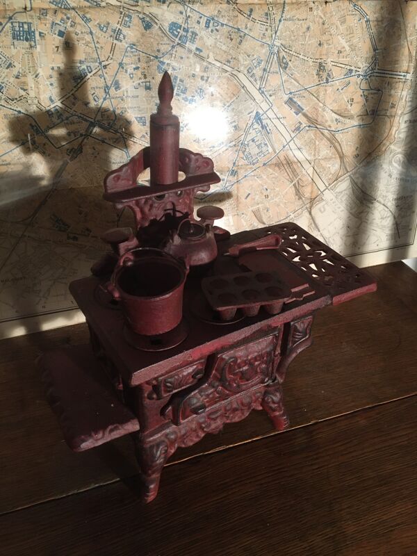 Cuisinière poêle en fonte miniature avec ustensiles