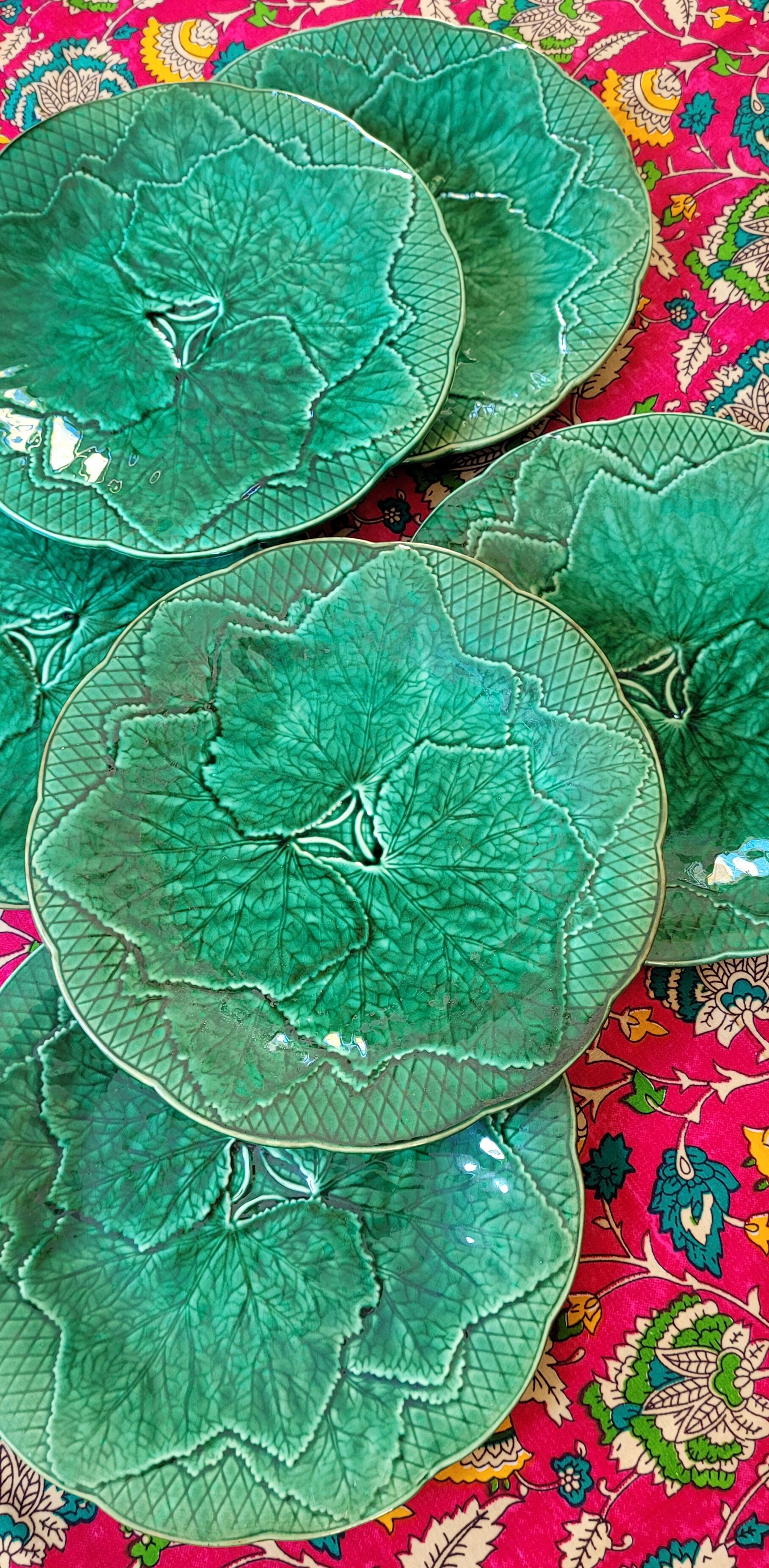 Set of 6 green plates in Barbotine faïence de Gien
