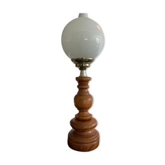 Scandinavian lamp in wood and opaline