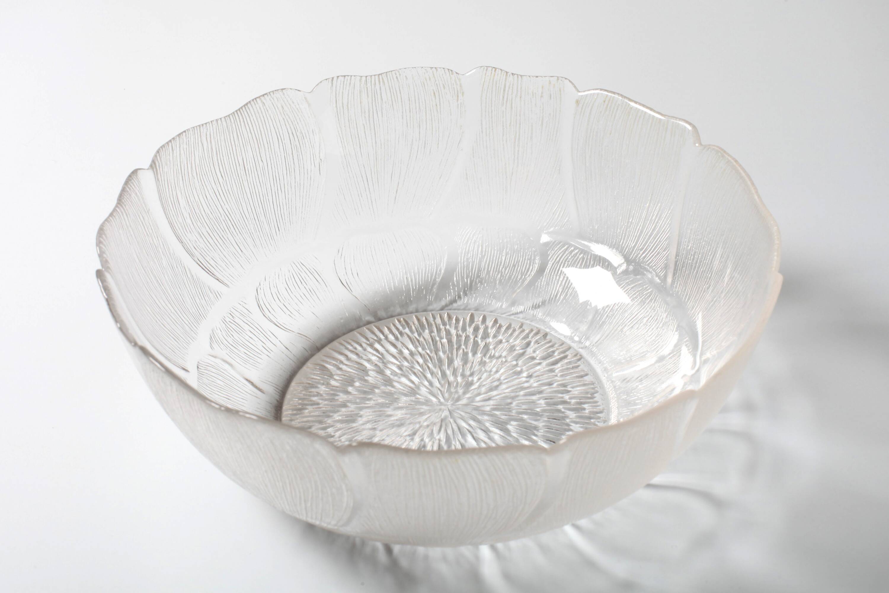 Salad Bowl Fleur, Vintage Decorative Clear Large Fruit Glass Bowl / Arcoroc