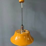 Suspension en métal jaune Mid-Century