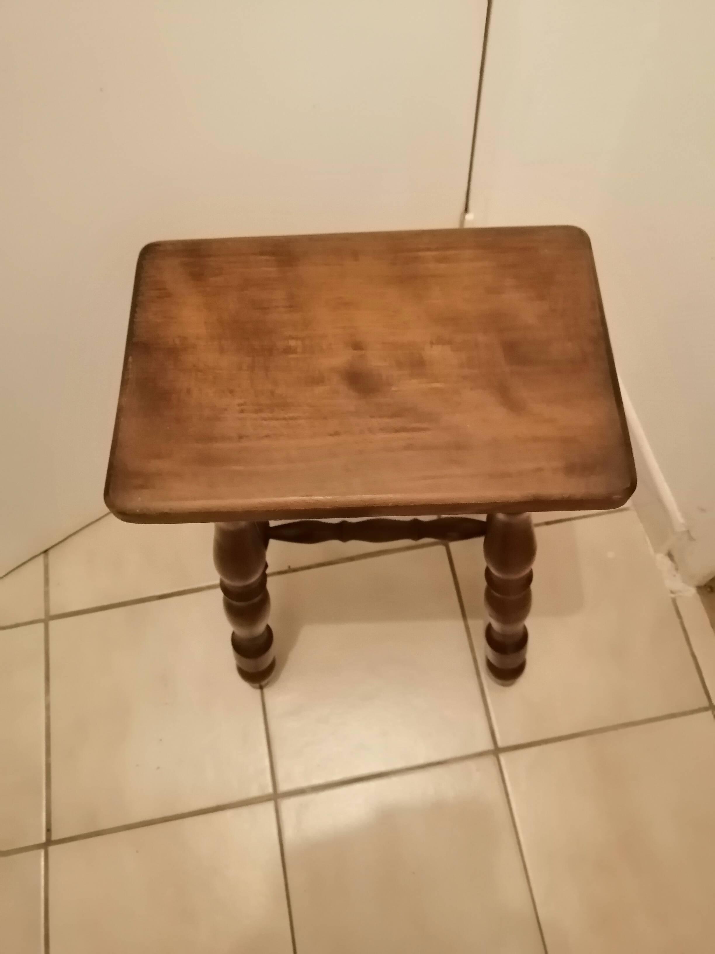 Tabouret ancien en bois
