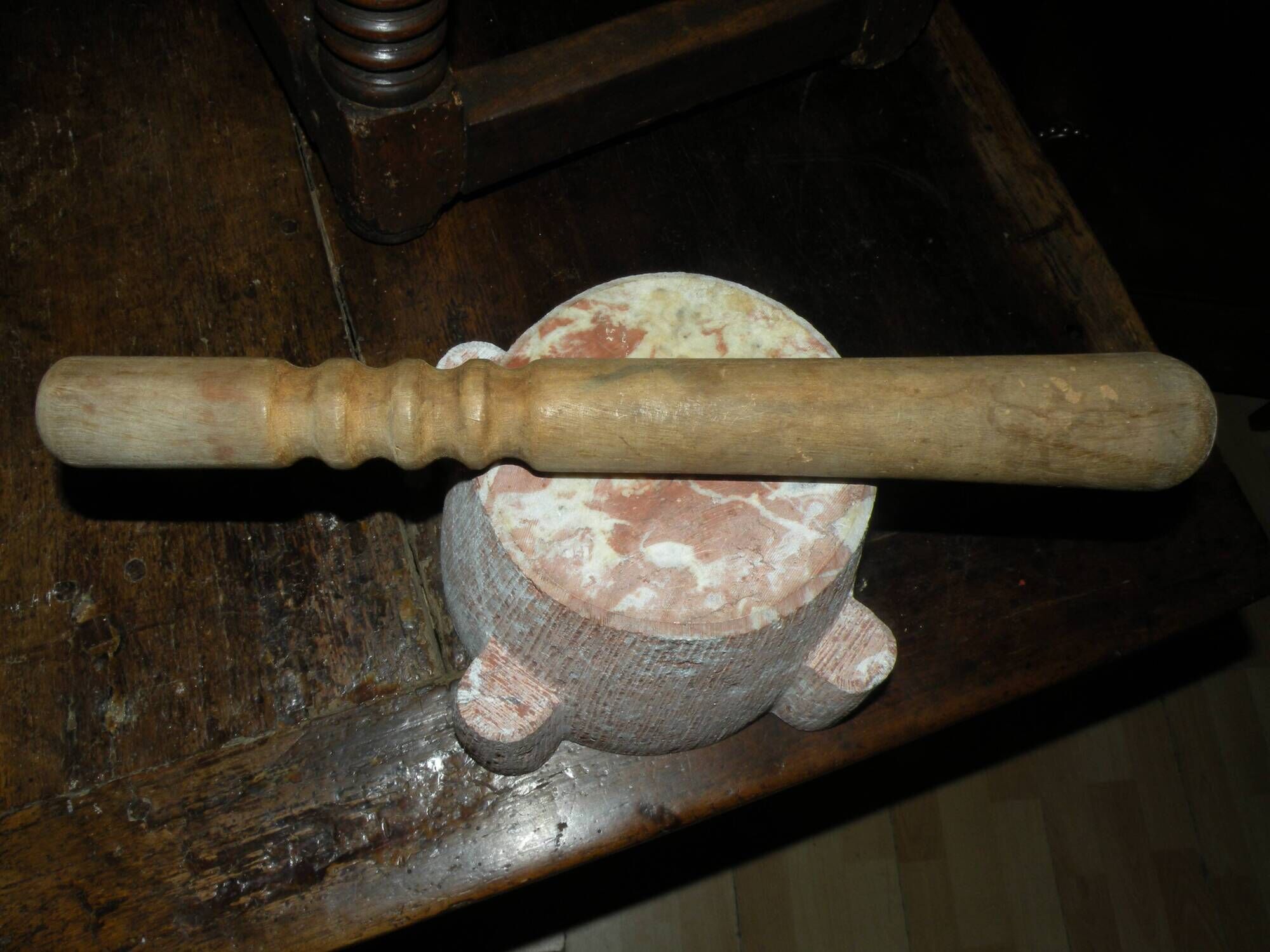 Mortar in veined red marble and its wooden pestle 20th century