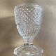 Coquetier en verre moulé pressé ancien