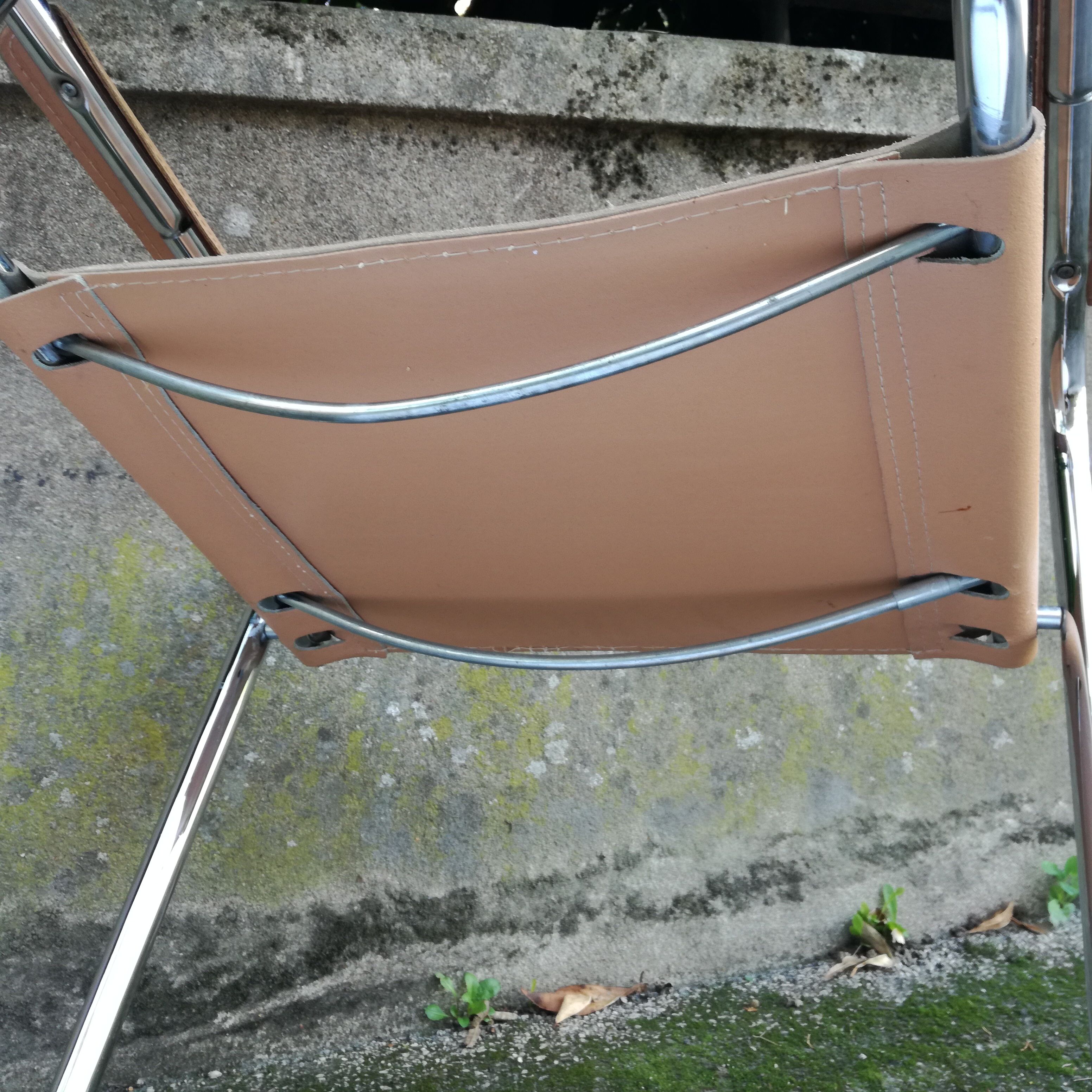 Peach-coloured leather Cantilever armchair
