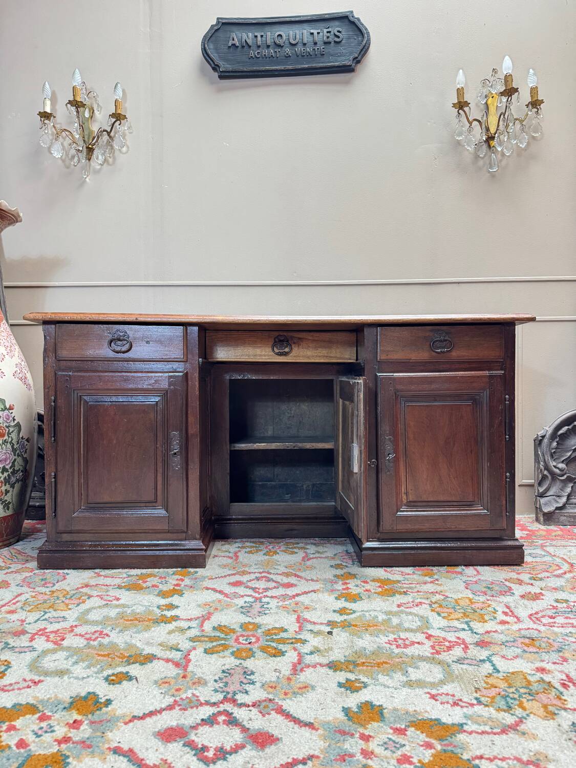 Bureau with a drawer in walnut, 18th century.