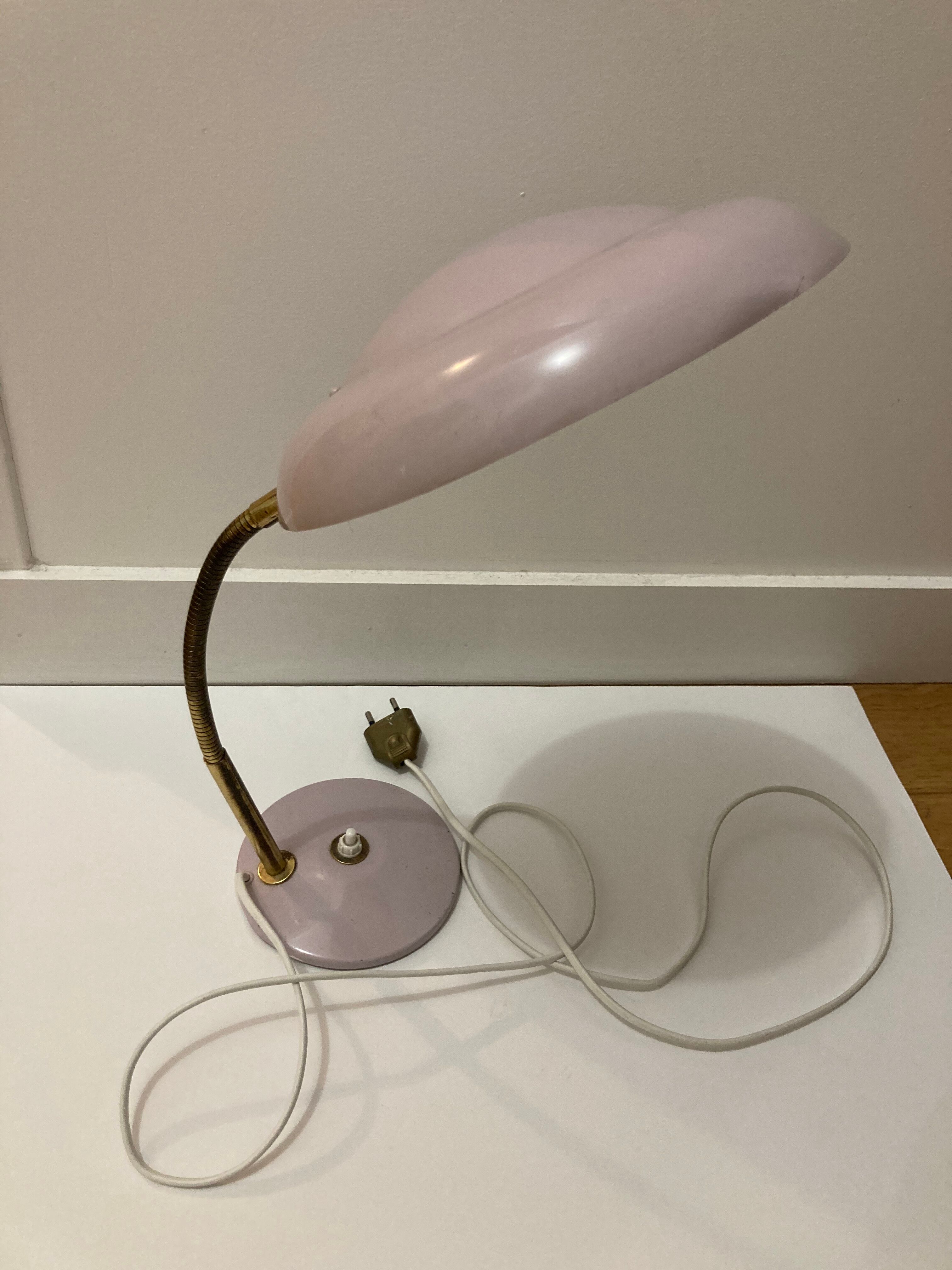 Desk lamp