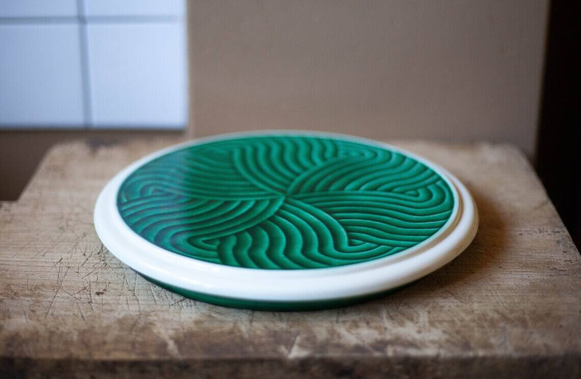 Sarreguemines emerald green trivet, green earthenware trivet, flat support, modernist