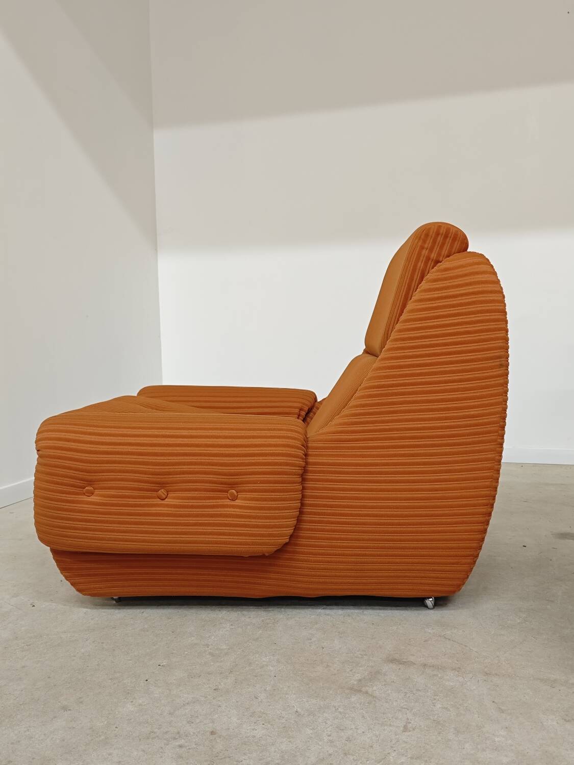 Complete orange salon JITONA in Atlantis Space Age style from the 1970s.