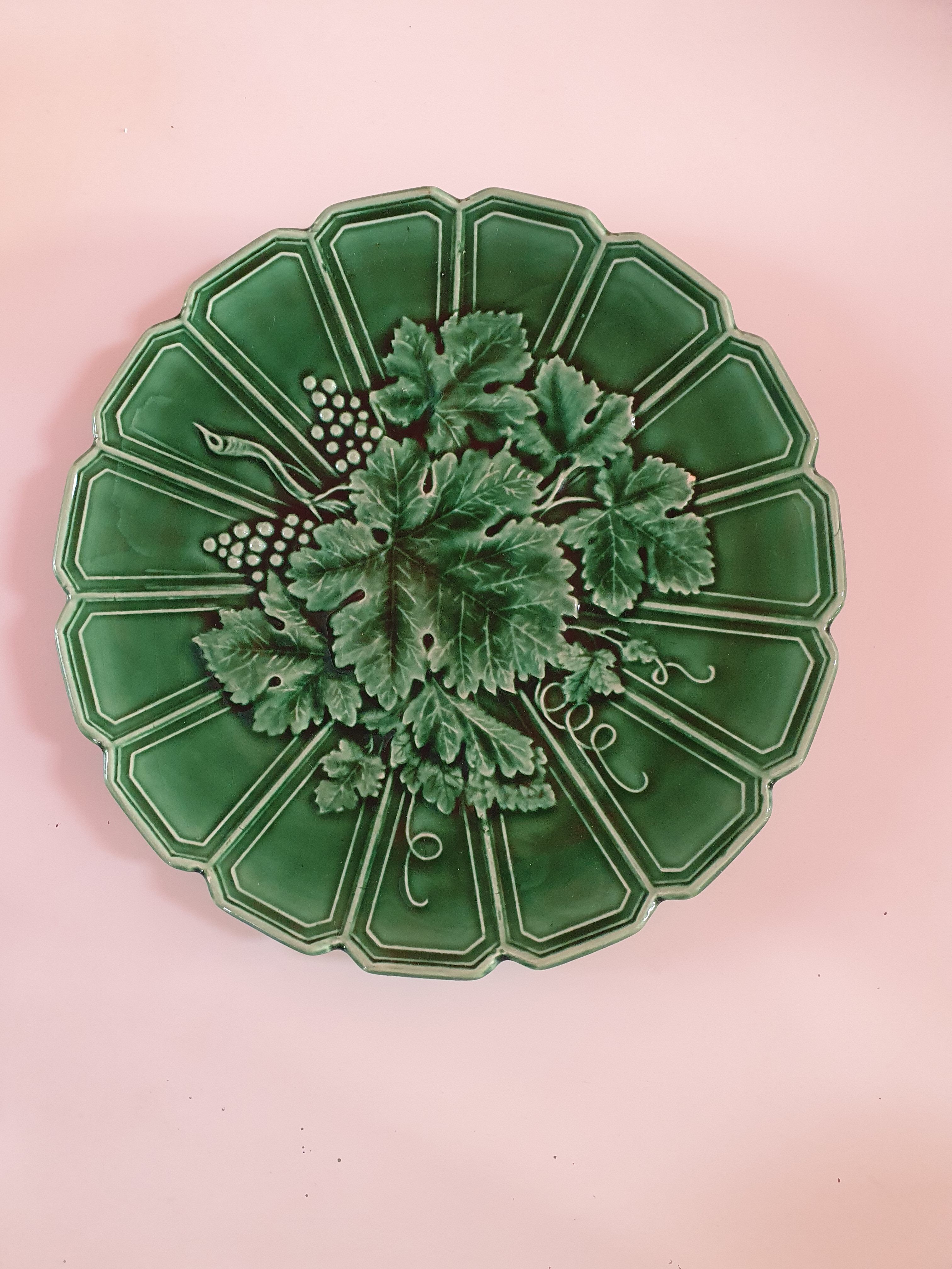 Presentation dish or pie dish slurry sarreguemine vine leaf 28cm