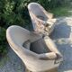 Paire de fauteuils en velours